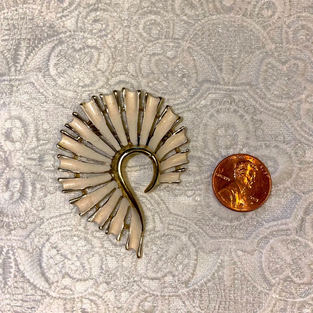 2/$18 OJJ Brooch White and gold shell like design